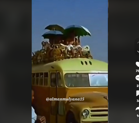 Begini penampakan bus yang membawa jamaah Haji dari Arafah menuju Muzdalifah. Terlihat penumpangnya cukup penuh. Bahkan sampai ada yang duduk di atas bus. <br>