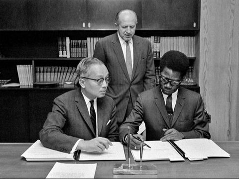 Konvensi Internasional tentang Penghapusan Semua Bentuk Diskriminasi Rasial mulai Diadopsi pada 21 Desember 1965