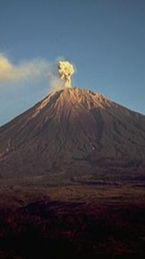 Semeru Erupsi Lagi, Begini Sejarah Letusan Gunung Tertinggi di Pulau Jawa