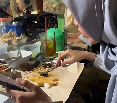 Couples Strolling at the Night Market and Eating at a Simple Angkringan, but Ended Up Annoying Netizens