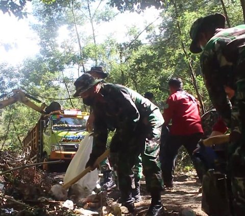 Jenderal TNI Kerahkan 2.010 Prajurit Sisir Gunung Lawu, Angkut 50 Ton Sampah dan Tanam 23.000 Pohon