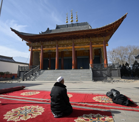 FOTO: Potret Ketabahan Warga Muslim China yang Jadi Korban Gempa Bumi di Gansu Menghadapi Tantangan Suhu Ekstrem di Tenda Darurat