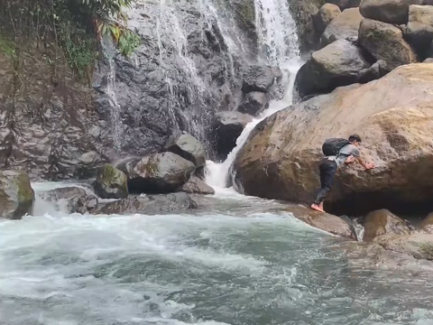 Bak Serpihan Surga, Curug Uci di Garut Suguhkan Pemandangan Air Terjun Bertingkat yang Eksotis