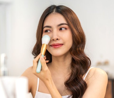 4 Trik Memilih Produk Makeup yang Tepat Saat Beli di Toko Offline