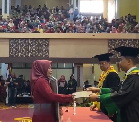 Mother of Mount Marapi eruption victim receives her children's diplomas, her presence only represented by photos