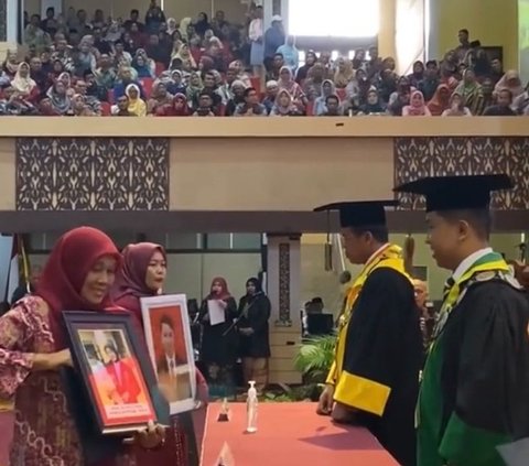 Mother of Mount Marapi eruption victim receives her children's diplomas, her presence only represented by photos