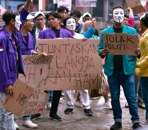 FOTO: Aksi Mimbar Demokrasi Kian Meluas, Mahasiswa dan Rakyat Jambi Bersatu Melawan Politik Dinasti