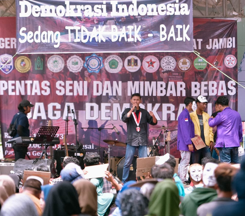 FOTO: Aksi Mimbar Demokrasi Kian Meluas, Mahasiswa dan Rakyat Jambi Bersatu Melawan Politik Dinasti