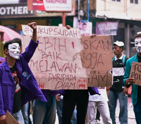 FOTO: Aksi Mimbar Demokrasi Kian Meluas, Mahasiswa dan Rakyat Jambi Bersatu Melawan Politik Dinasti