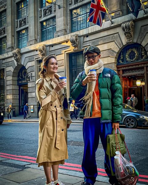 Keluarga Good Looking, ini Deretan Foto Ferry Salim Bersama Anak-anak saat Liburan di Inggris