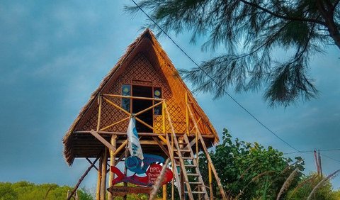 Terdapat 'Menara Eiffel' dan saung santai