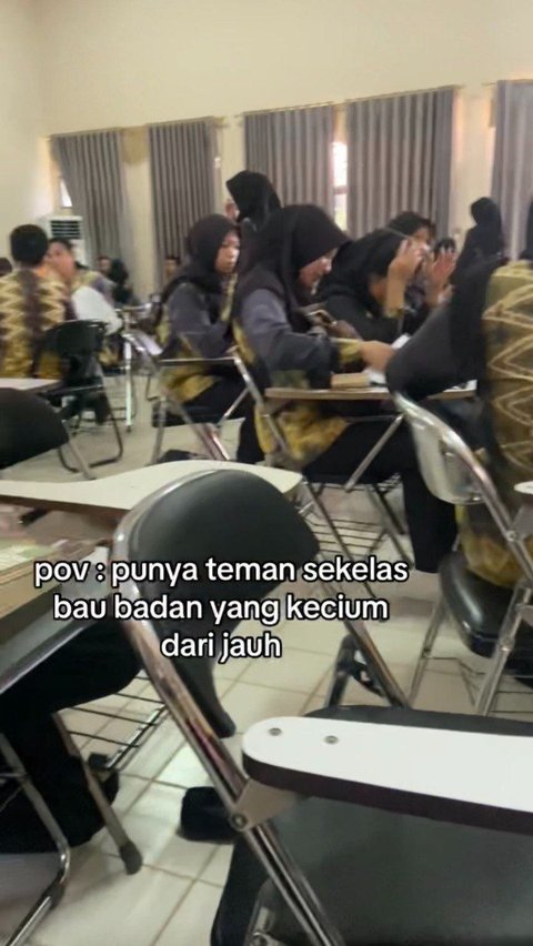 Students Disturbed by Classmate's Body Odor, Netizens: Feel Sorry but Makes it Hard to Breathe