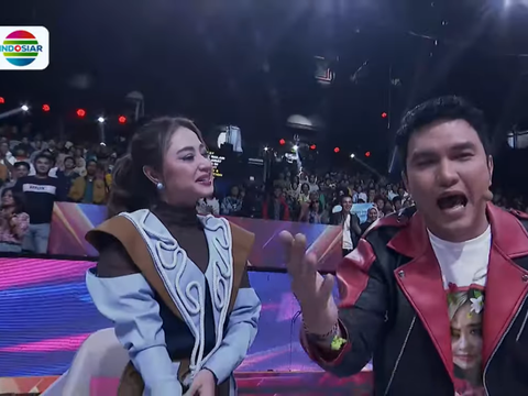 Mesra Pertemuan Dewi Perssik dengan Aldi Taher di Panggung D'Academy 6, Bikin Riuh Satu Studio 'Bisa Gak Kita CBLK'