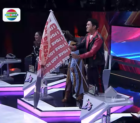 Mesra Pertemuan Dewi Perssik dengan Aldi Taher di Panggung D'Academy 6, Bikin Riuh Satu Studio 'Bisa Gak Kita CBLK'