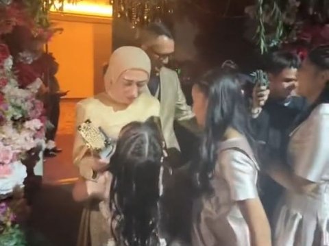 Awalnya 'Ditipu', Momen Kejutan Ultah Wanita Ini Viral Curi Perhatian