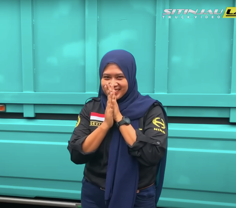 Bikin Takjub, Sopir Truk Wanita Cantik Ini Taklukan Tanjakan Menikung Tajam Sitinjau Lauik 'Aku Senang Banget'