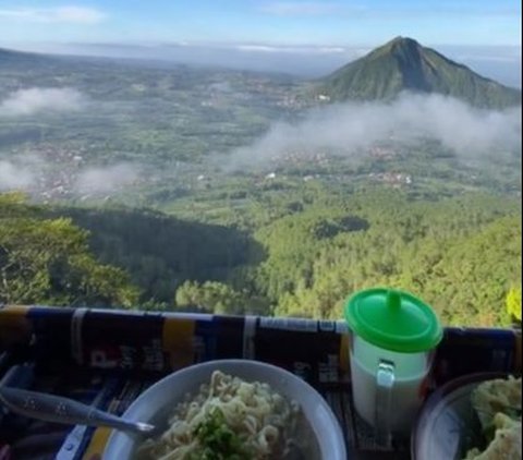 Viral Warkop dengan Pemandangan Gunung Telomoyo yang Indah, Bikin Pengunjung Betah