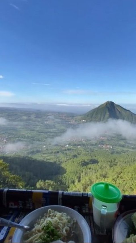 Viral Warkop dengan Pemandangan Gunung Telomoyo yang Indah, Bikin Pengunjung Betah