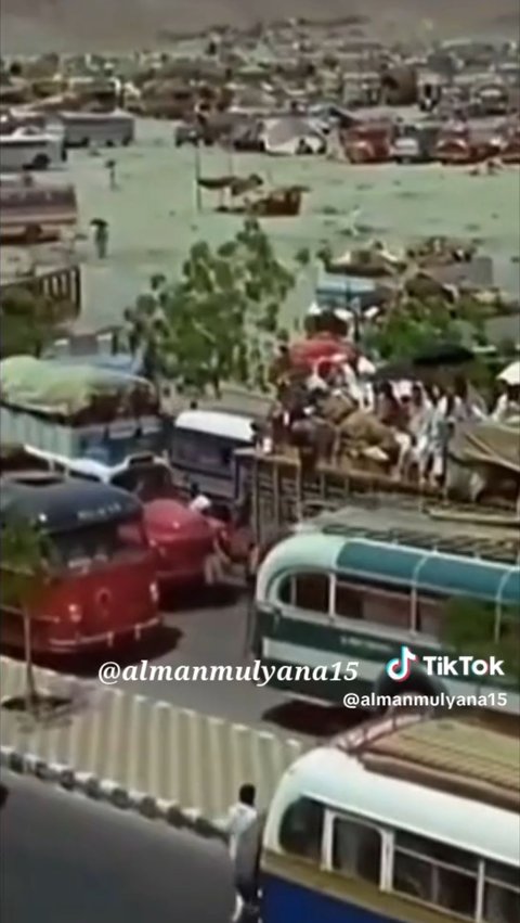 Potret Suasana Mekah Tahun 1956, Kendaraan Bisa Parkir di Depan Masjidil Haram