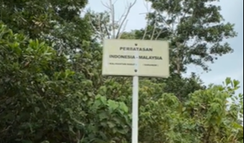Indonesia dan Malaysia memiliki wilayah perbatasan yang bisa dilalui dengan akses jalur darat.