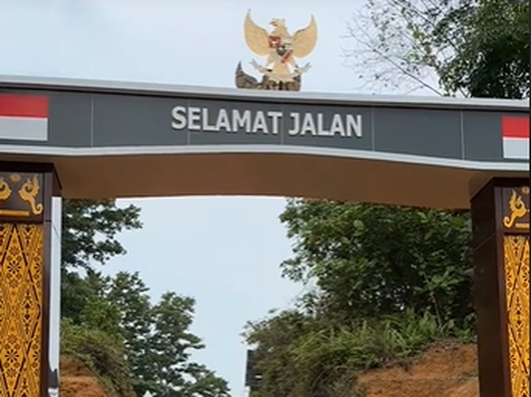 Potret Gerbang Perbatasan Indonesia-Malaysia di Sambas, Kondisi Jalanan Bikin Salfok