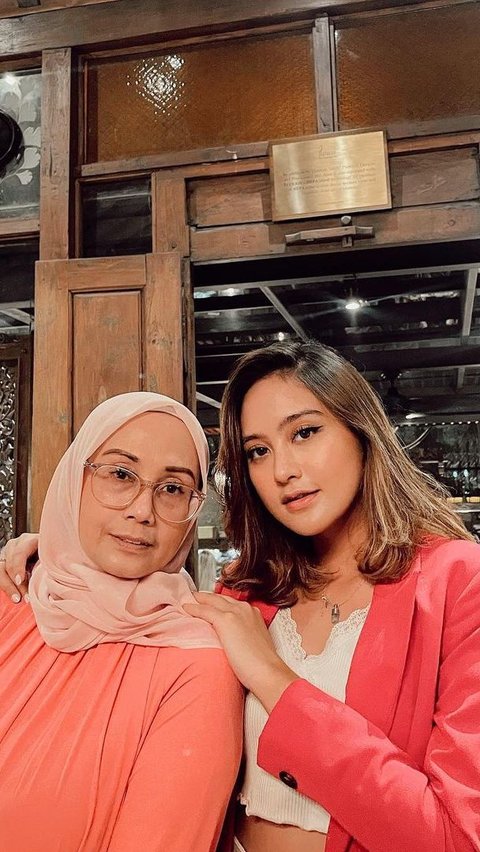 Salshabilla Adriani merupakan anak kedua dari tiga bersaudara. Ia merupakan anak dari Hasdy Adrin dan Helen Oktavia.