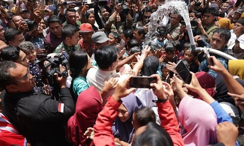 Portrait of Prabowo Subianto Playing Water with Children After Inaugurating a Water Source in Kuningan
