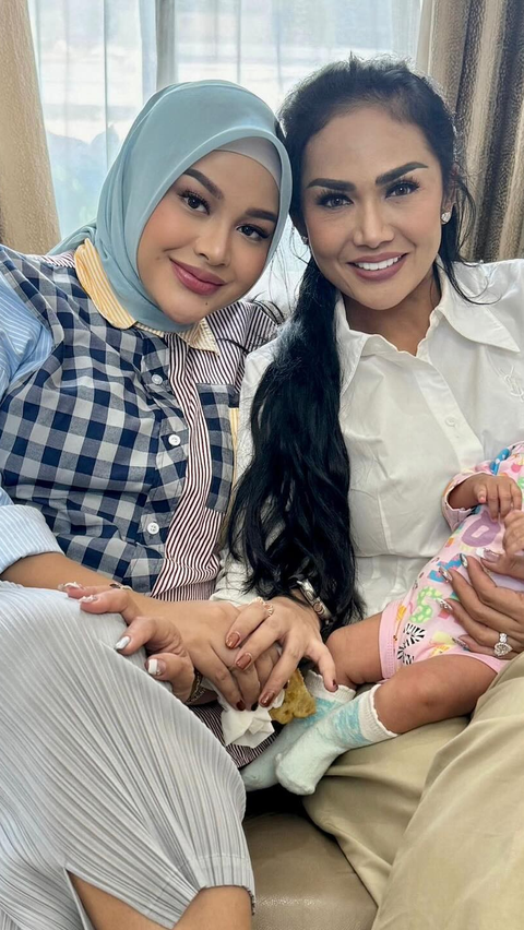 Momen Baby Azura saat Berkunjung ke Rumah 'Gemmi' Kris Dayanti, Potretnya Disebut Mirip Kellen