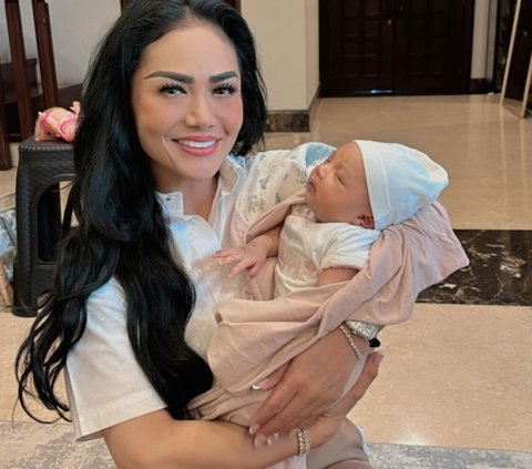 Momen Baby Azura saat Berkunjung ke Rumah 'Gemmi' Kris Dayanti, Potretnya Ramai Disebut Mirip Kellen