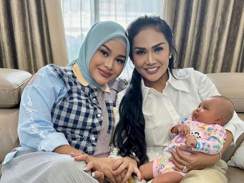 Momen Baby Azura saat Berkunjung ke Rumah 'Gemmi' Kris Dayanti, Potretnya Ramai Disebut Mirip Kellen