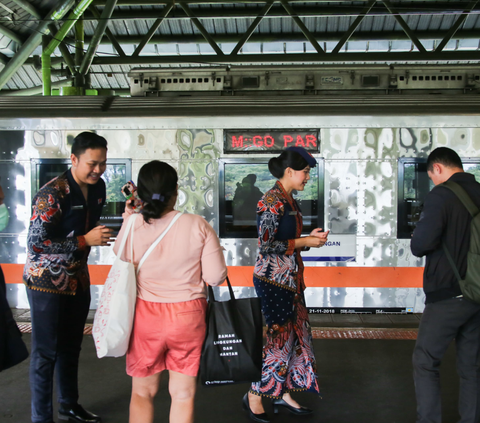 14 Juta Orang Bepergian Naik Kereta Api Selama Libur Natal dan Tahun Baru, Ini Pesan Menhub