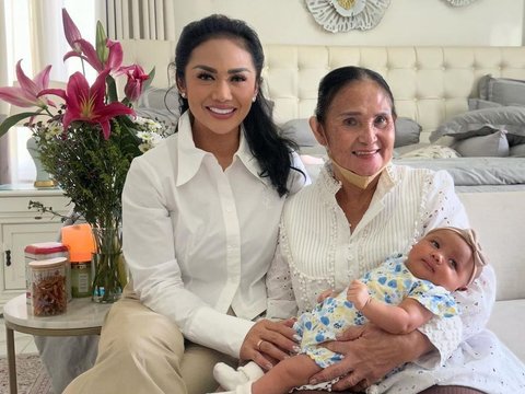 Momen Baby Azura saat Berkunjung ke Rumah 'Gemmi' Kris Dayanti, Potretnya Ramai Disebut Mirip Kellen