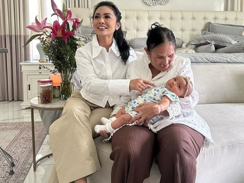 Momen Baby Azura saat Berkunjung ke Rumah 'Gemmi' Kris Dayanti, Potretnya Ramai Disebut Mirip Kellen