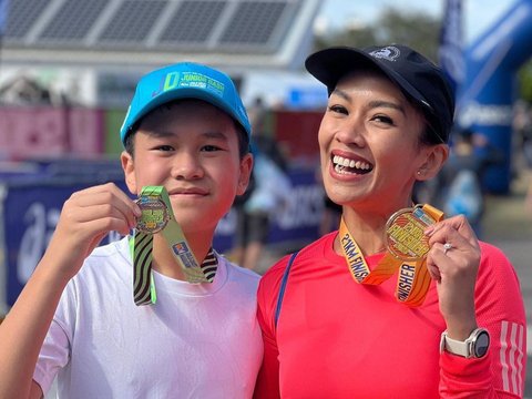 Potret Tampan Sheemar Putra Pasangan Melanie Putria dan Angga Puradireja yang Beranjak Remaja