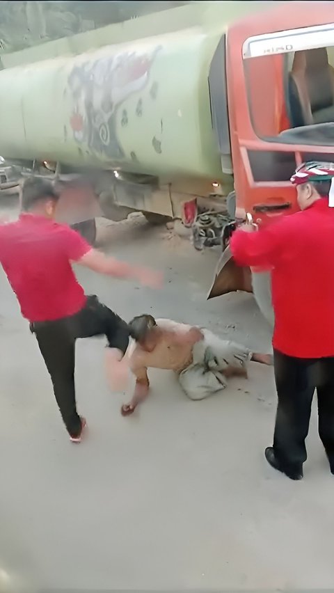 Viral Brutal Action of West Kutai Regent's Assistant Assaulting Truck Driver for Not Giving Way