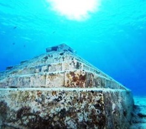 The Sensation of the Discovery of a Pyramid at the Bottom of the Sea in Japan, Built by Humans or Natural?