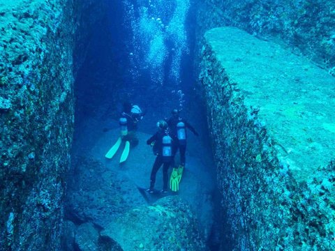 The Sensation of the Discovery of a Pyramid at the Bottom of the Sea in Japan, Built by Humans or Natural?