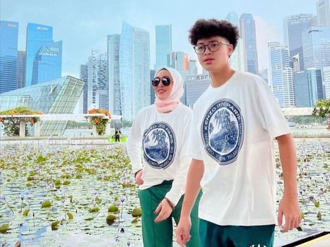 Liburan di Singapura, ini 10 Potret Terbaru Keanu Massaid Putra Angelina Sondakh yang Tinggi Banget