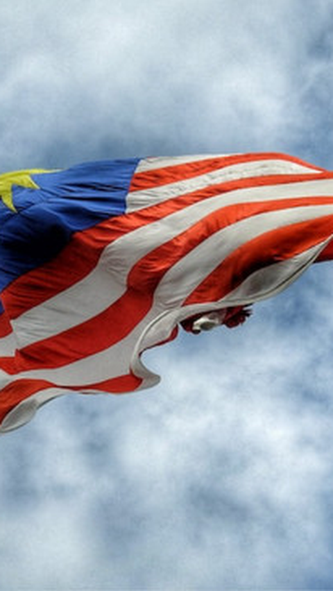Anwar juga menyebutkan pada 2002, Kabinet Malaysia mengizinkan kapal dari Zim untuk berlabuh di Malaysia, dan pada tahun 2005, Kabinet memberi izin Zim untuk mendarat di Malaysia, tetapi sekarang pemerintah telah memutuskan untuk membatalkan semua keputusan sebelumnya tentang perusahaan pengiriman Zim.