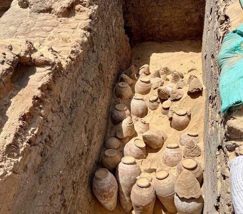 5,000-Year-Old Wine Found Intact in the Tomb of Egypt's First Queen