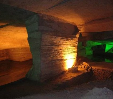 This Farmer Discovers a 2,000-Year-Old Cave, Becoming the Most Mysterious Discovery in the World