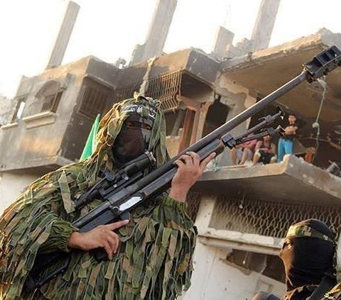 Konon senapan Ghoul milik Al-Qassam ini jauh lebih unggul dari senapan “Dragunov” milik militer Rusia dan “Steyr” milik Austria.<br>