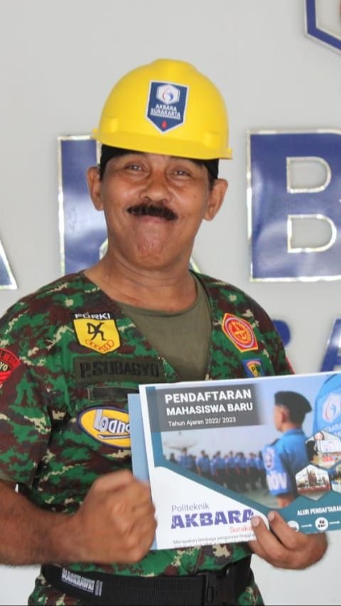 Kopral Bagyo Eks Prajurit Terkuat TNI Berpose Sangar Sambil Pakai Ikat Kepala dengan Para Jenderal