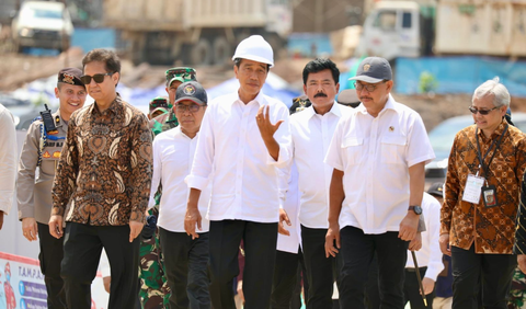 Jokowi akan menonton debat cawapres di kediamannya. <br><br>