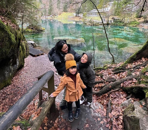 Menggemaskan & Selalu Modis, 10 Potret Chava Anak Bungsu Rachel Vennya saat Liburan di Swiss