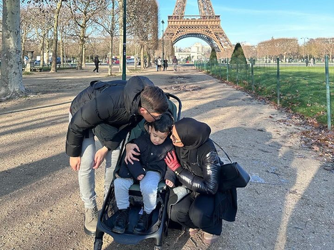 Liburan Akhir Tahun di Eropa, ini Deretan Foto Romantis Irwansyah dan Zaskia Sungkar Jalan-jalan di Paris