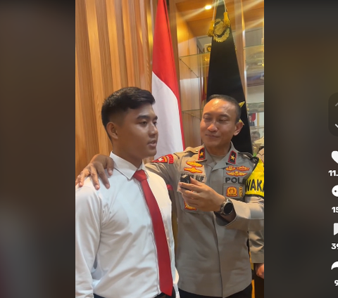 Sabilul kemudian menanyakan usia sang polisi muda tersebut. 