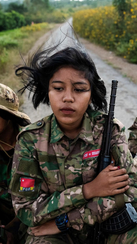 FOTO: Perempuan-Perempuan Tangguh Mandalay Tak Gentar Perangi Junta Militer Myanmar