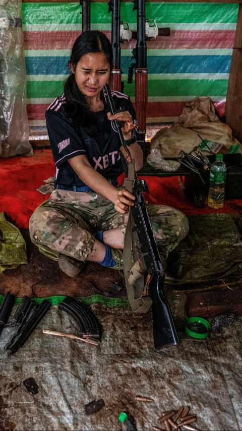 Para milisi perempuan pemberani ini ikut bergabung dengan pasukan Pertahanan Rakyat Mandalay (MYD-PDF).<br>