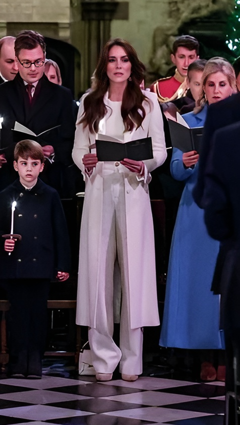Kulik Harga Busana Natal Kate Middleton Yuk, Tampilannya Serba Putih